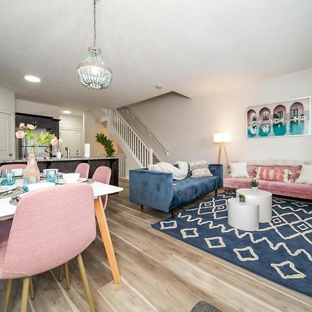 אדמונטון Mediterranean Retreat - King Bed - Fireplace - Jacuzzi - Fast Wi-Fi - Games Room - Free Parking & Netflix מראה חיצוני תמונה