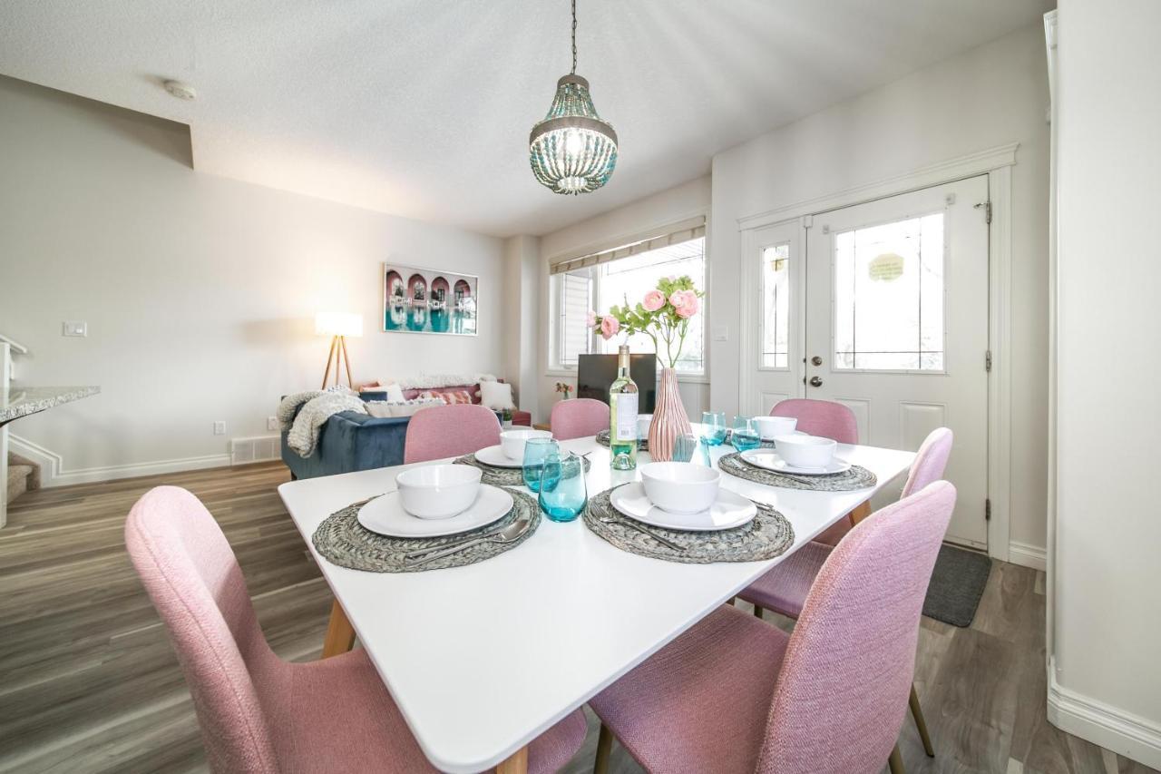 אדמונטון Mediterranean Retreat - King Bed - Fireplace - Jacuzzi - Fast Wi-Fi - Games Room - Free Parking & Netflix מראה חיצוני תמונה