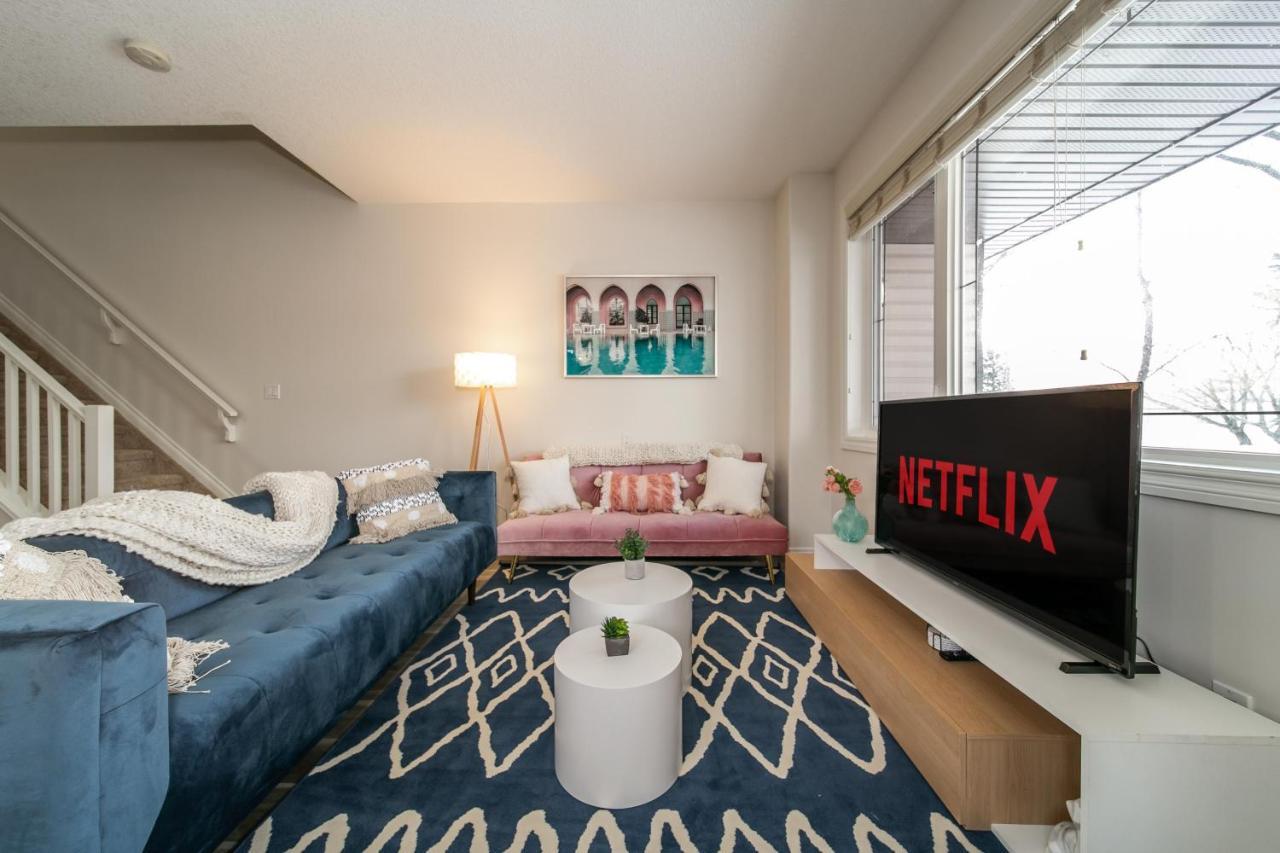 אדמונטון Mediterranean Retreat - King Bed - Fireplace - Jacuzzi - Fast Wi-Fi - Games Room - Free Parking & Netflix מראה חיצוני תמונה