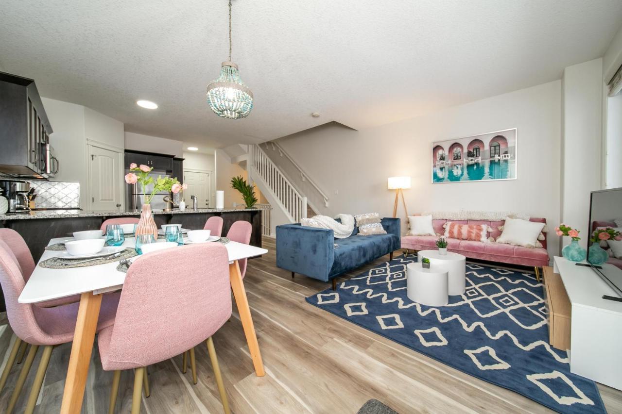 אדמונטון Mediterranean Retreat - King Bed - Fireplace - Jacuzzi - Fast Wi-Fi - Games Room - Free Parking & Netflix מראה חיצוני תמונה
