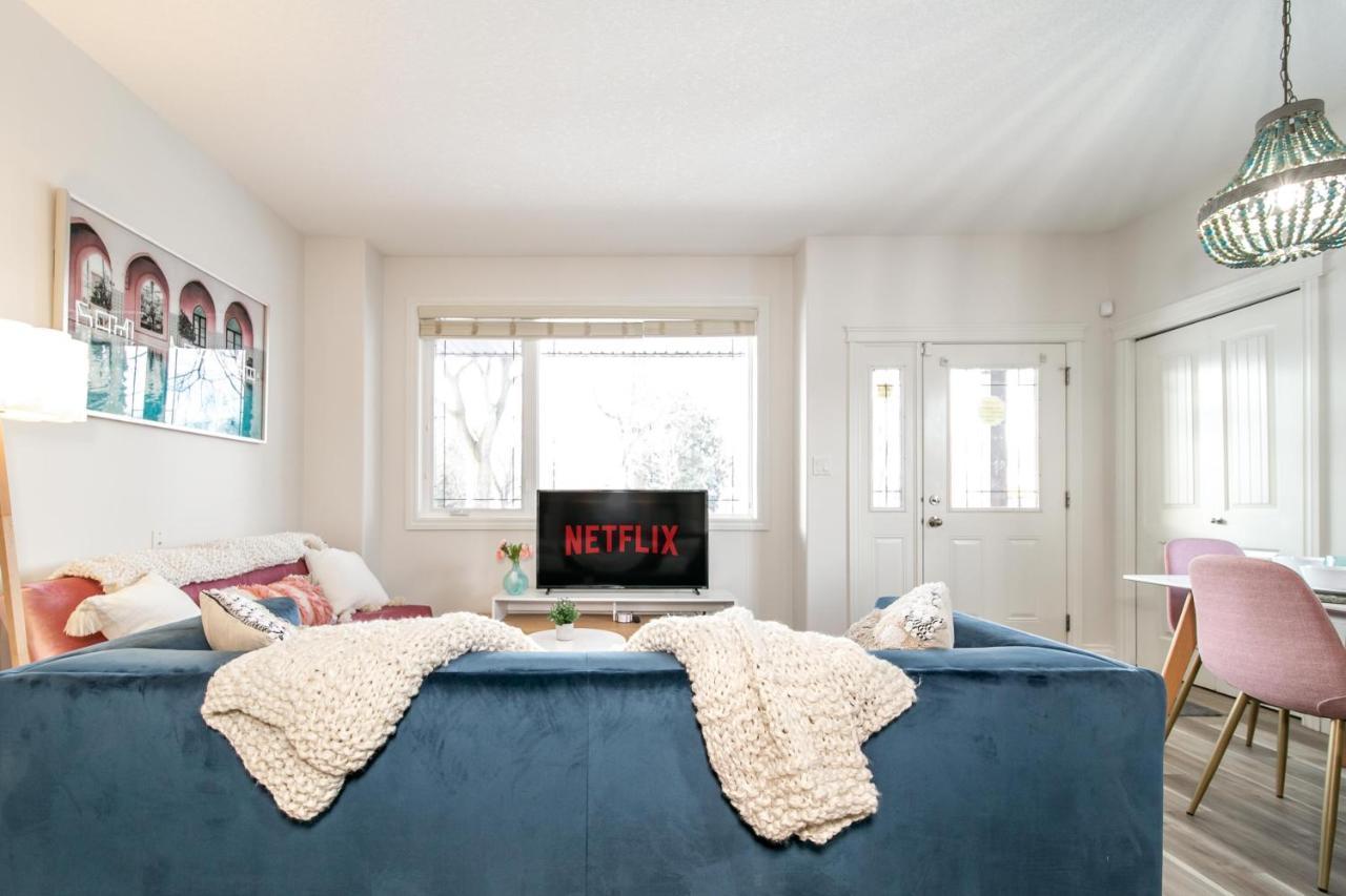 אדמונטון Mediterranean Retreat - King Bed - Fireplace - Jacuzzi - Fast Wi-Fi - Games Room - Free Parking & Netflix מראה חיצוני תמונה